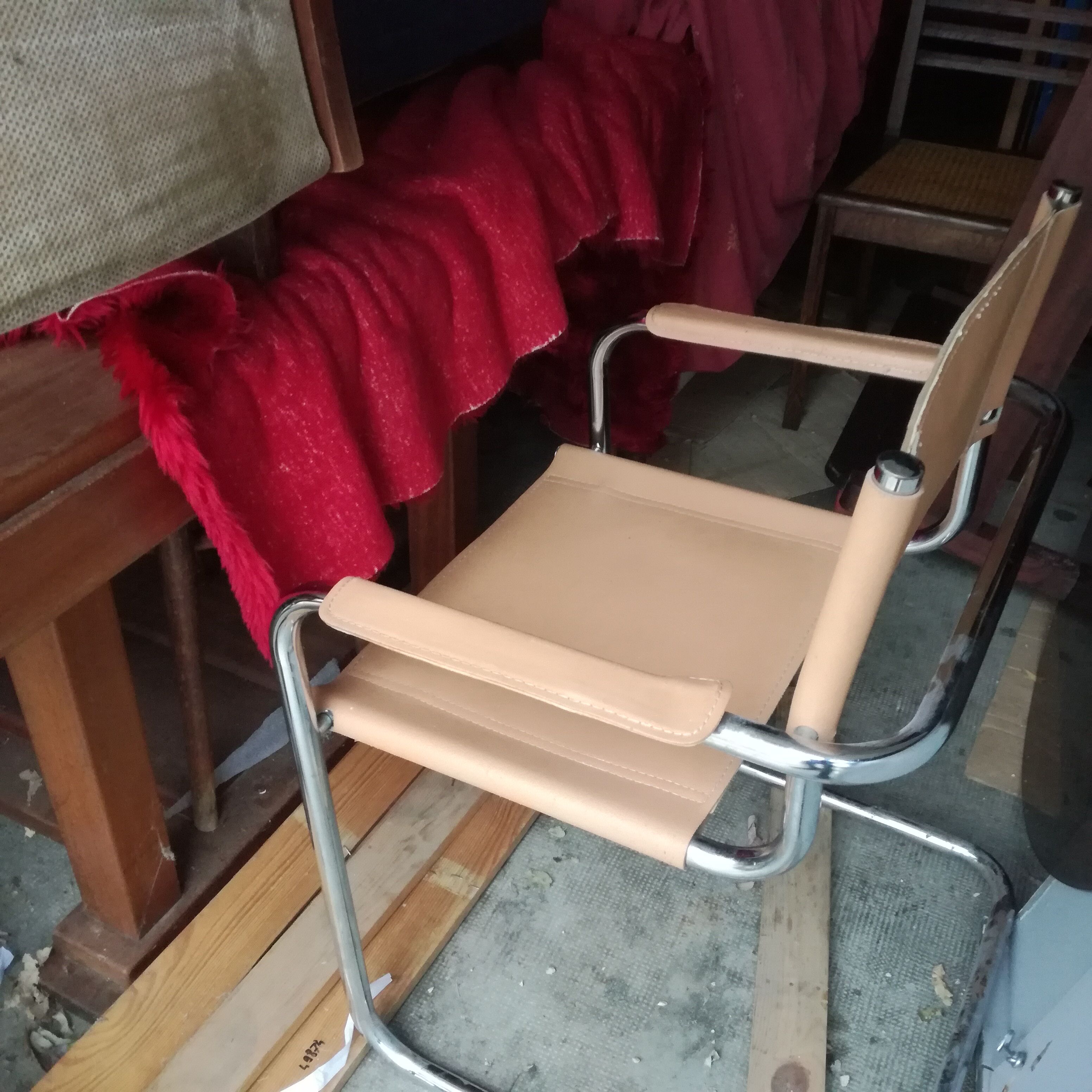 Peach-coloured leather Cantilever armchair