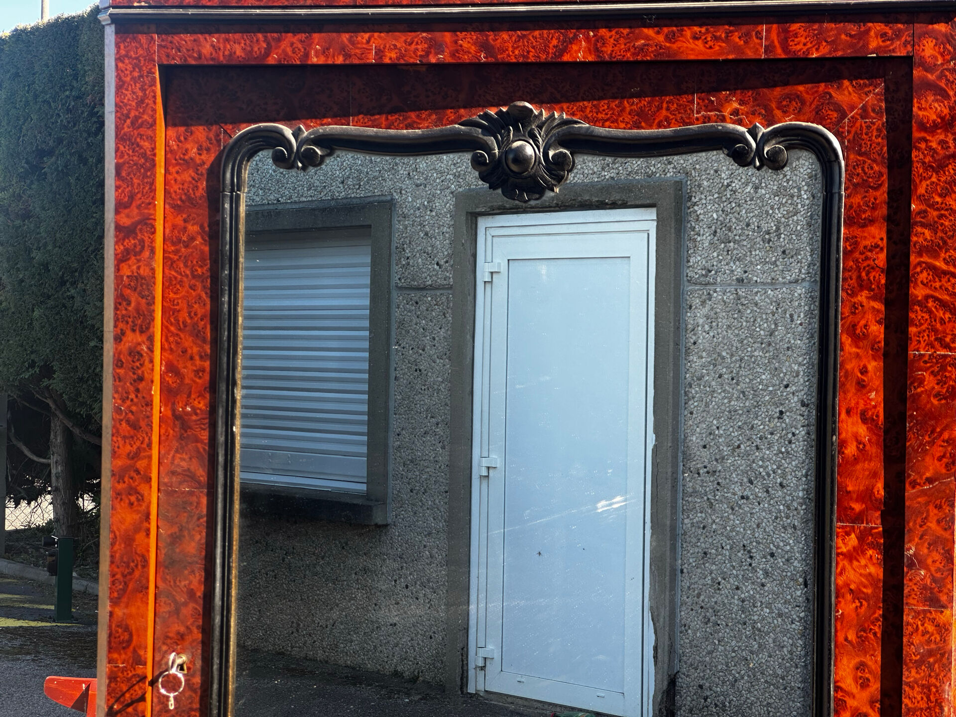 Armoire à glace Napoléon III en placage de loupe