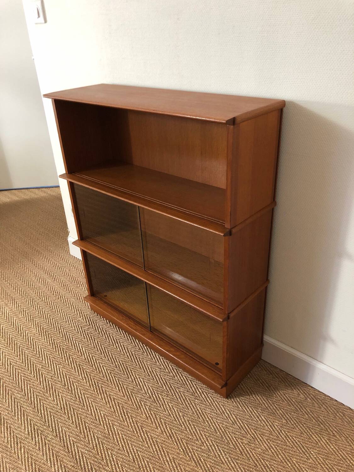 Shelf / display case