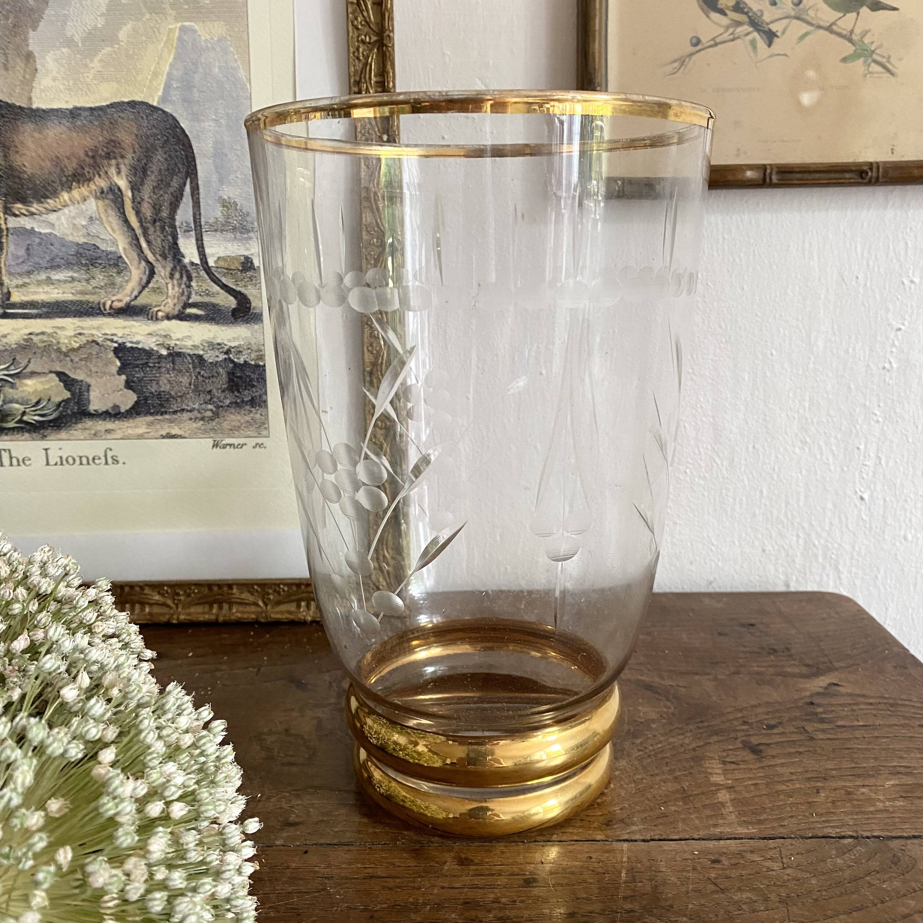 22cm engraved and gilded glass vase