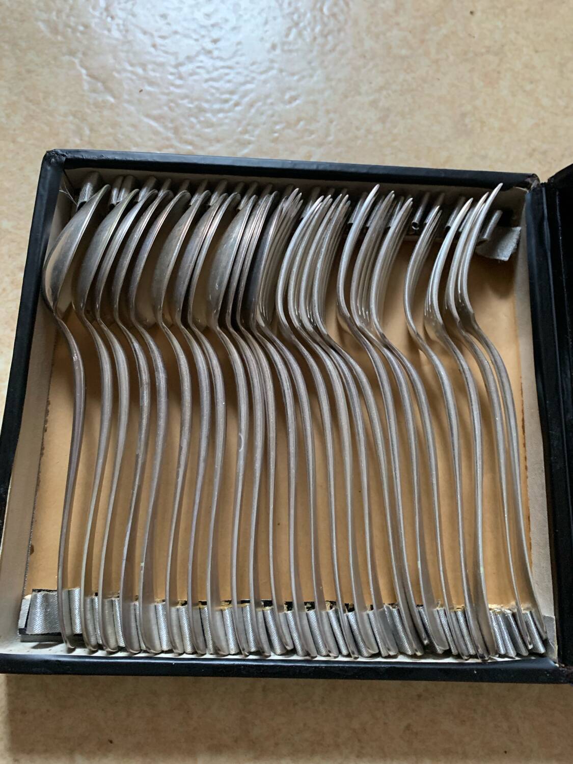 Silver cutlery set