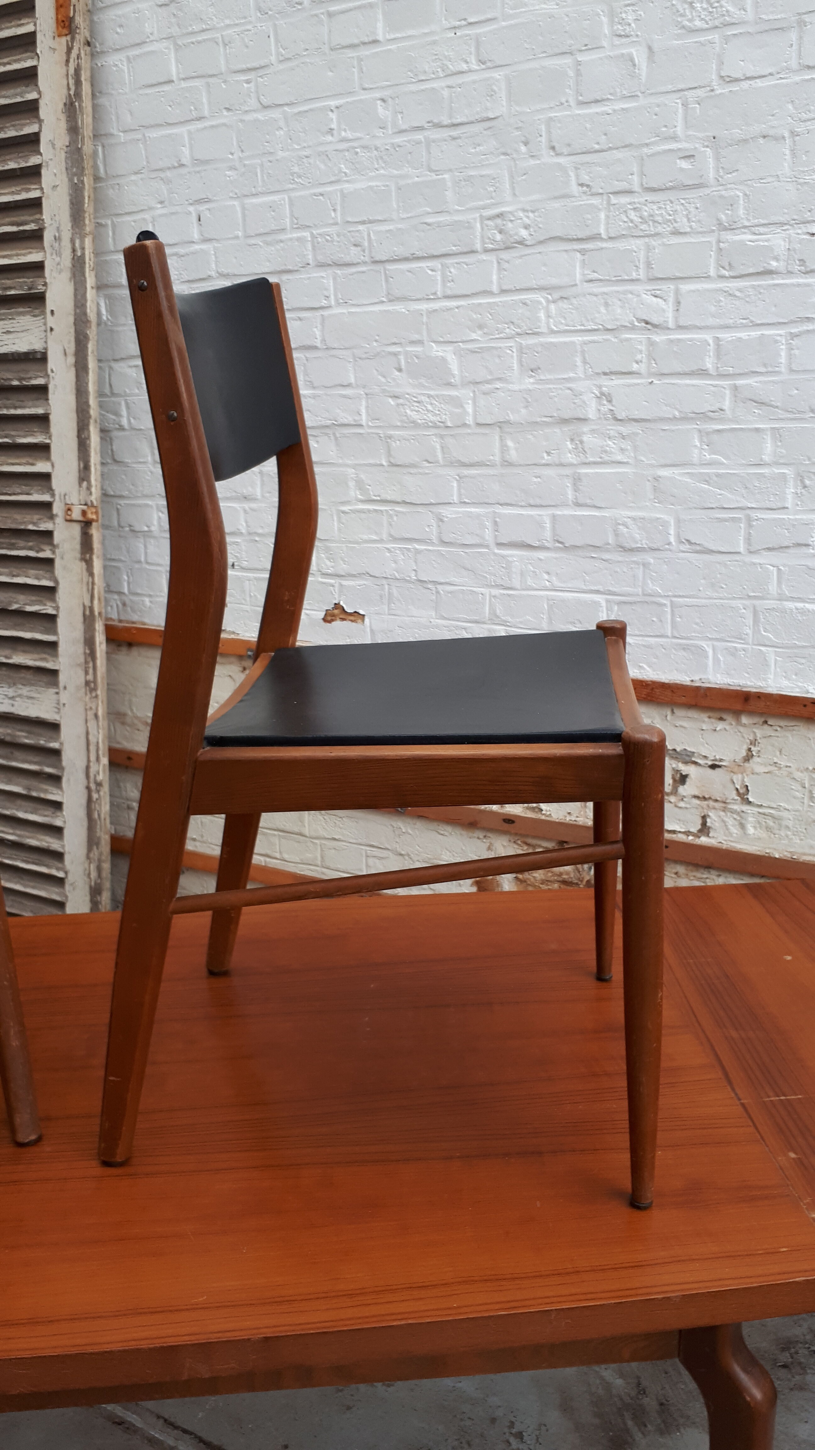 Lot of 6 Scandinavian chairs