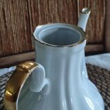 Théière ancienne en porcelaine