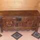 Coffre ancien en bois sulpte