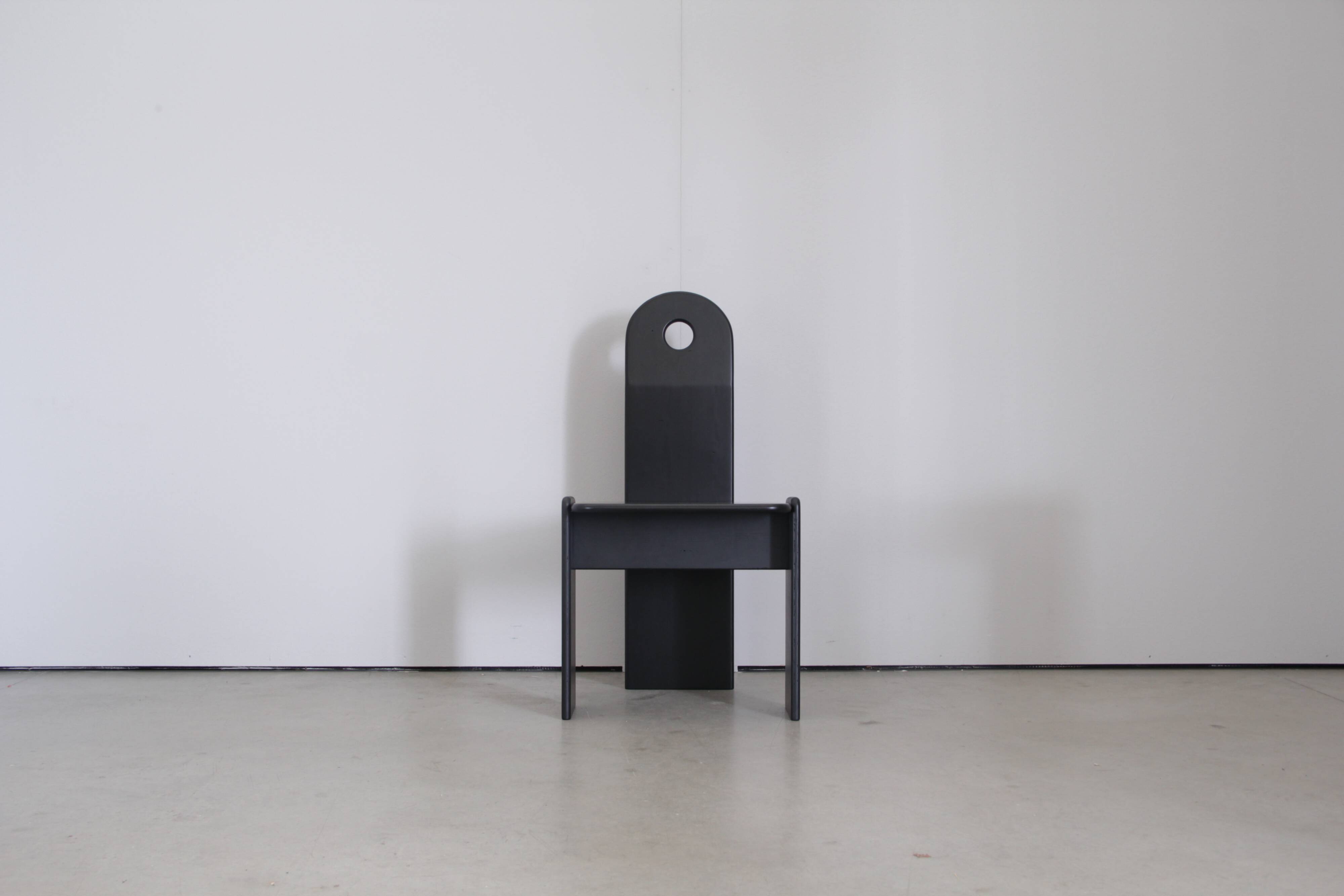 Ensemble de 4 chaises à repas brutalistes noires