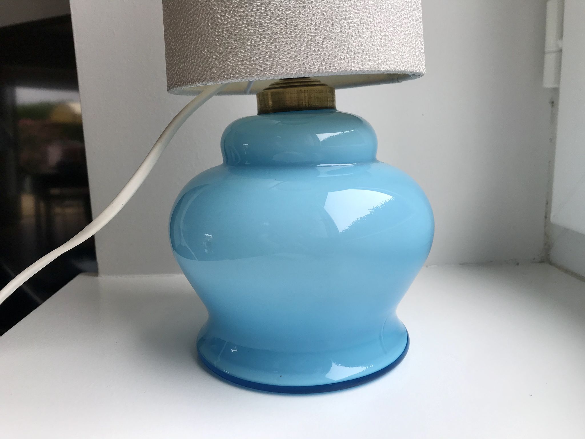 Lamp with blue opaline feet and textured conical lampshade 60s-70s