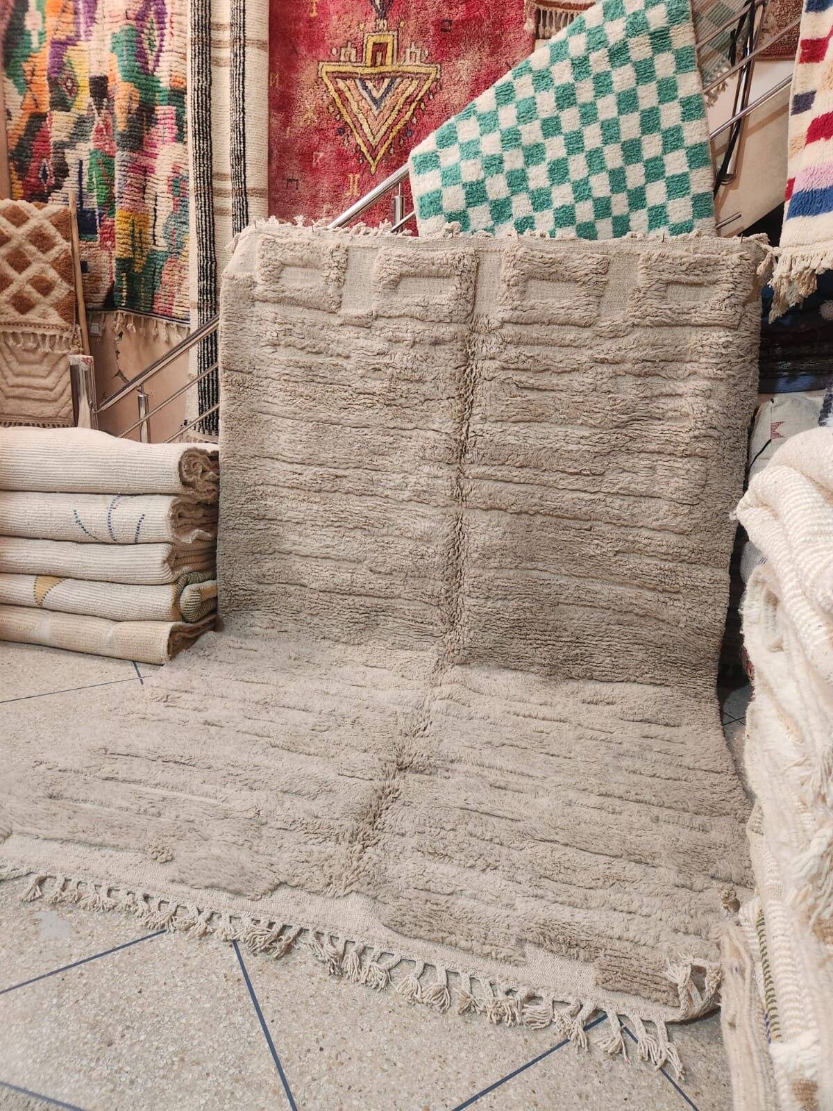 Moroccan Berber rug in cream wool 300 x 200 cm – Geometric patterns