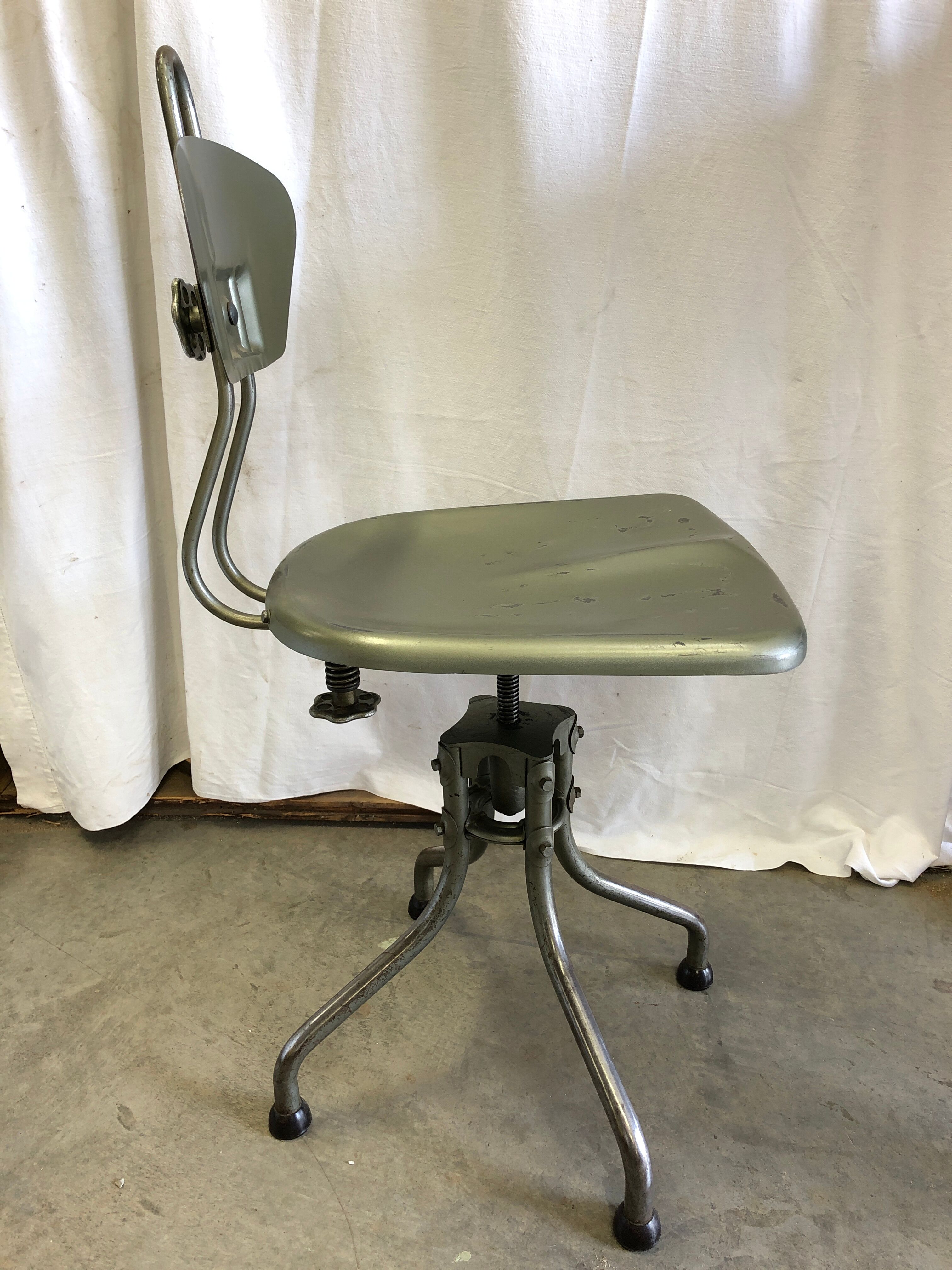 Chaise à système d’atelier