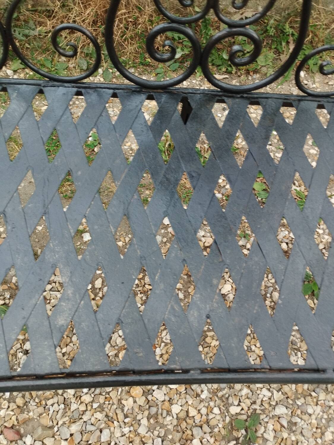 Beau banc de jardin en fer ancien