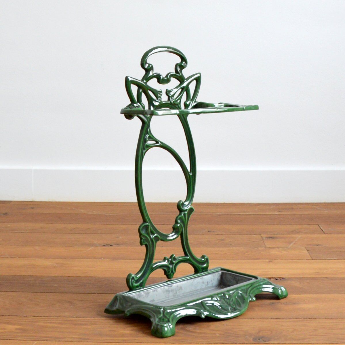 Enamelled cast door Castirone 1900