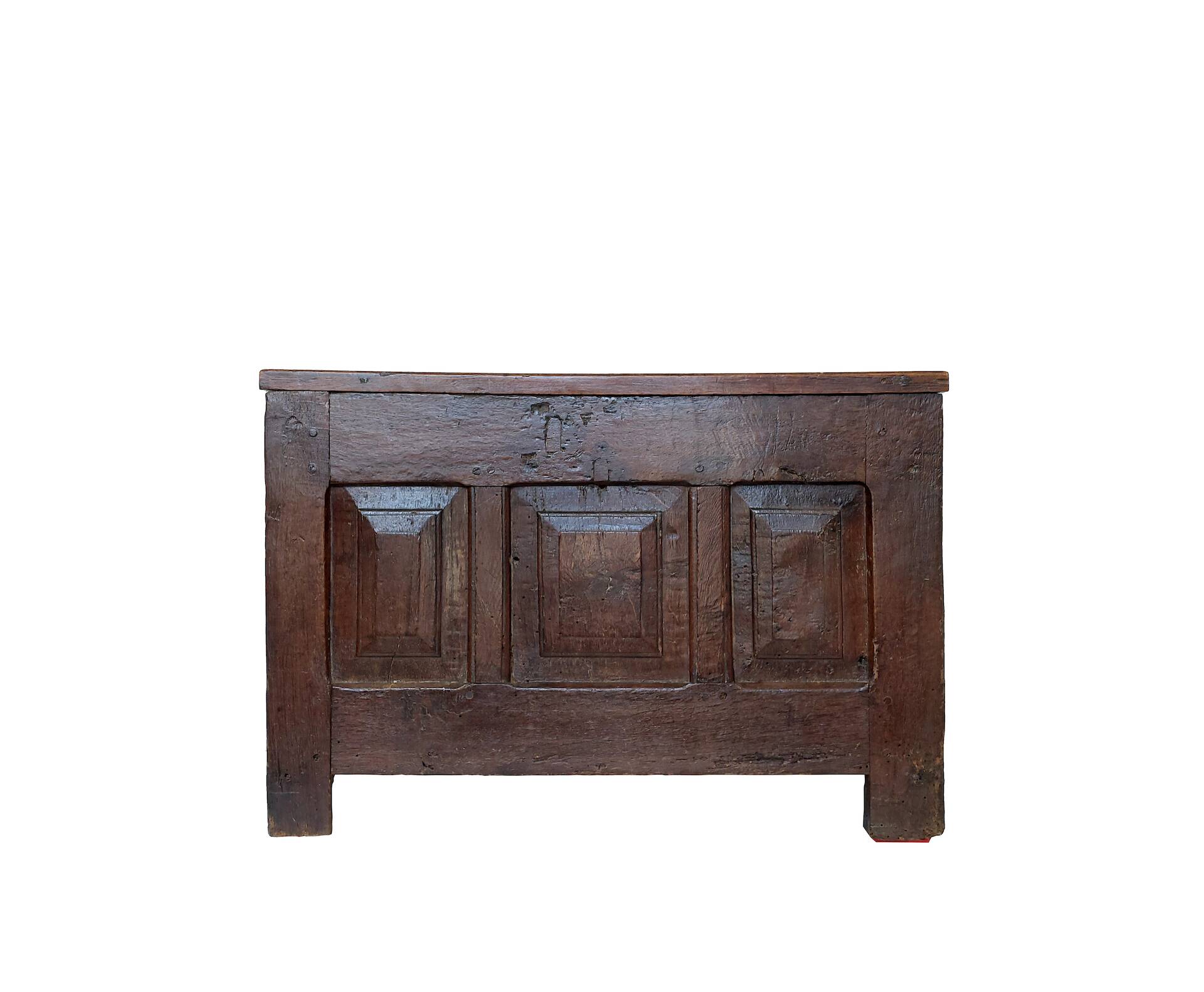 Solid oak chest from the early 17th century