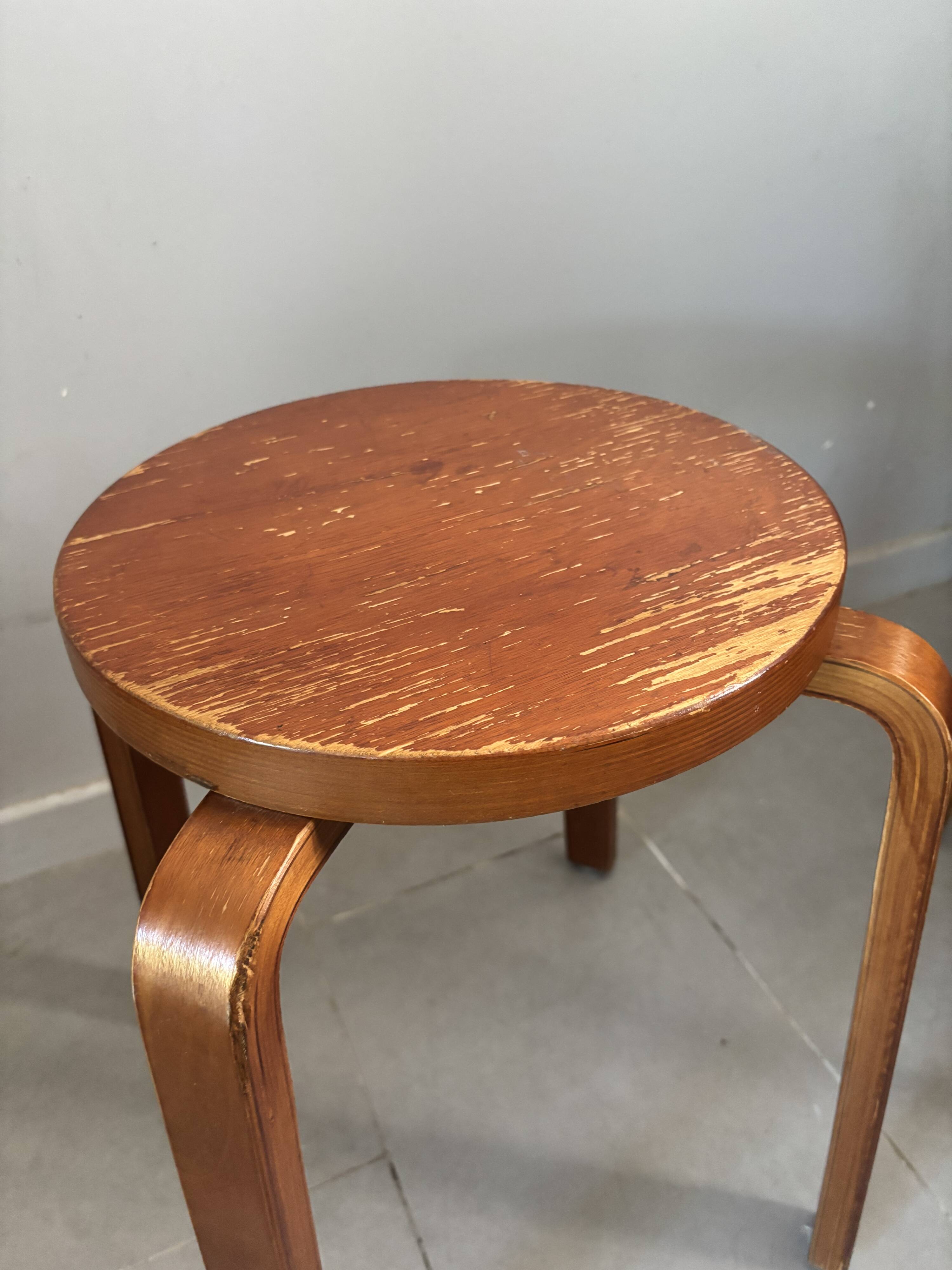 Pair of Artek stools model E60 (rare version with 4 legs), Alvar Aalto