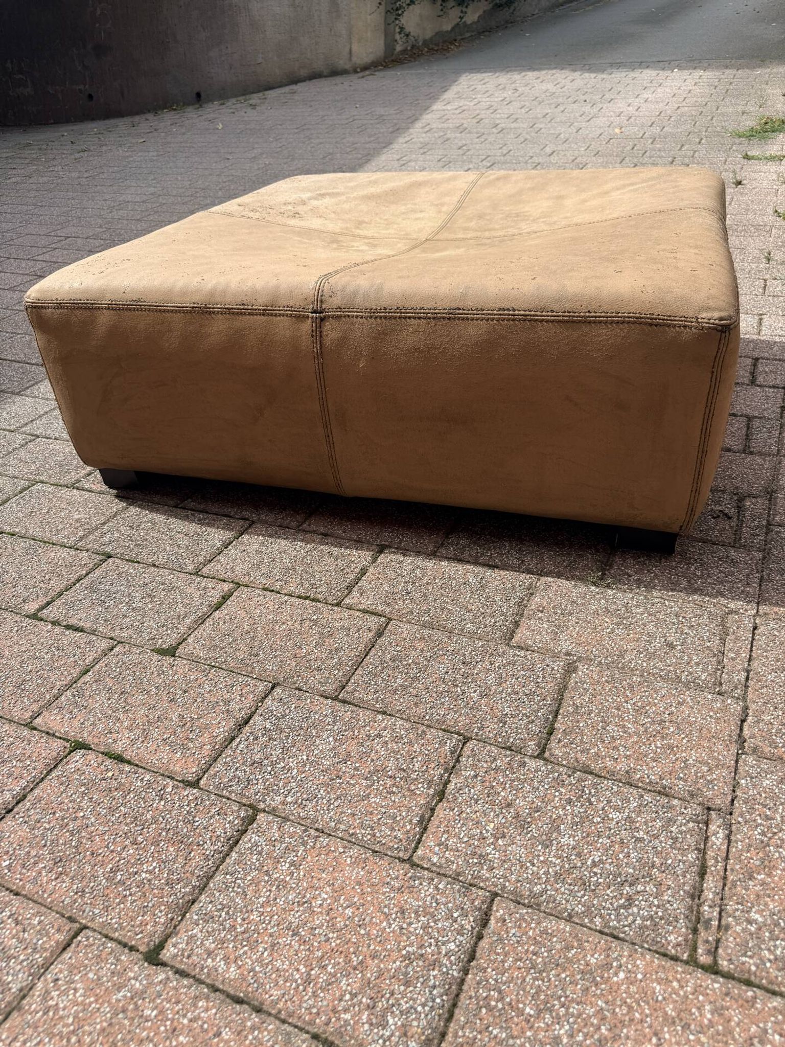 Large square pouffe in patinated nubuck leather – 100 × 100 cm