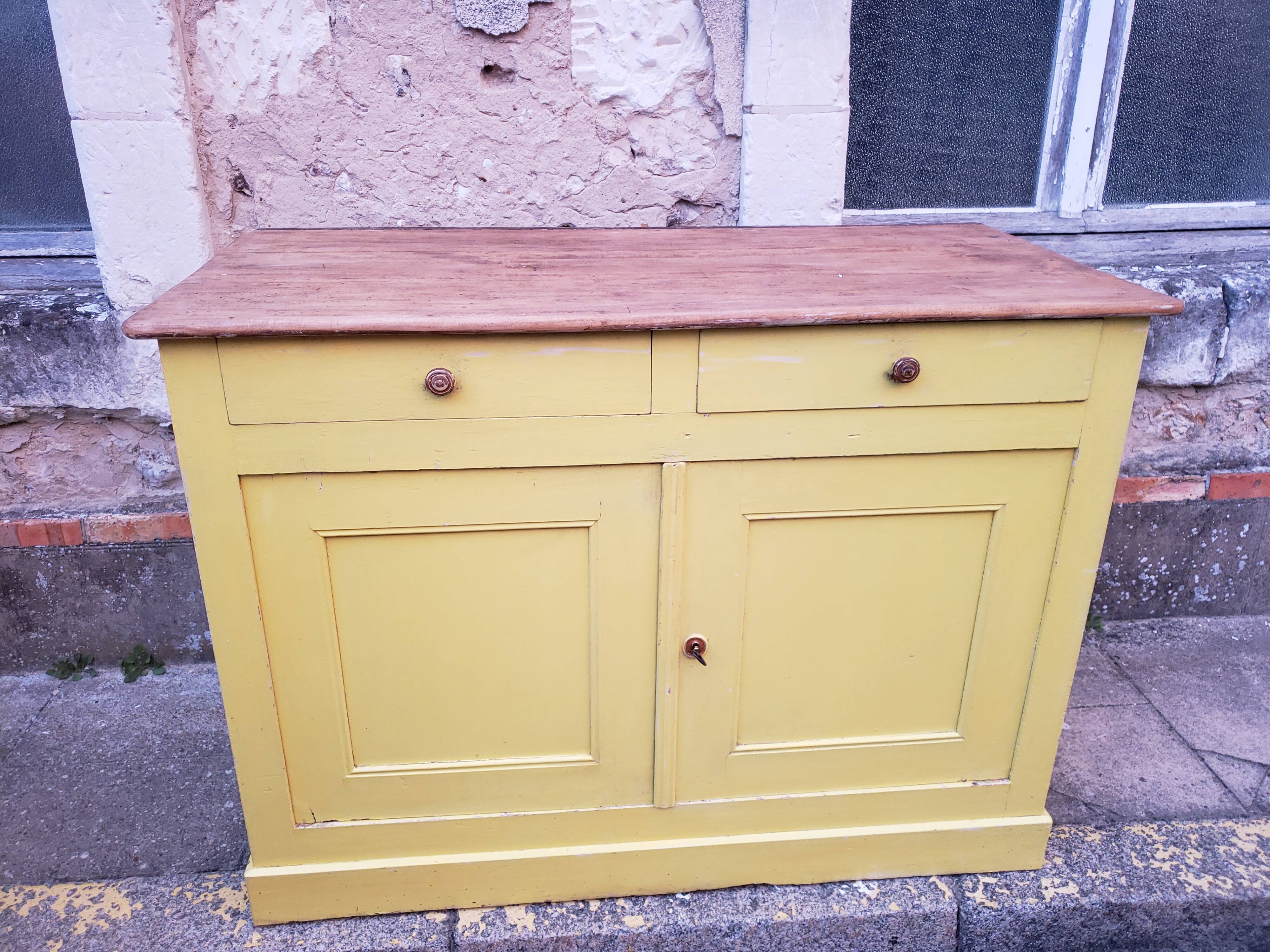 Lemon yellow country buffet