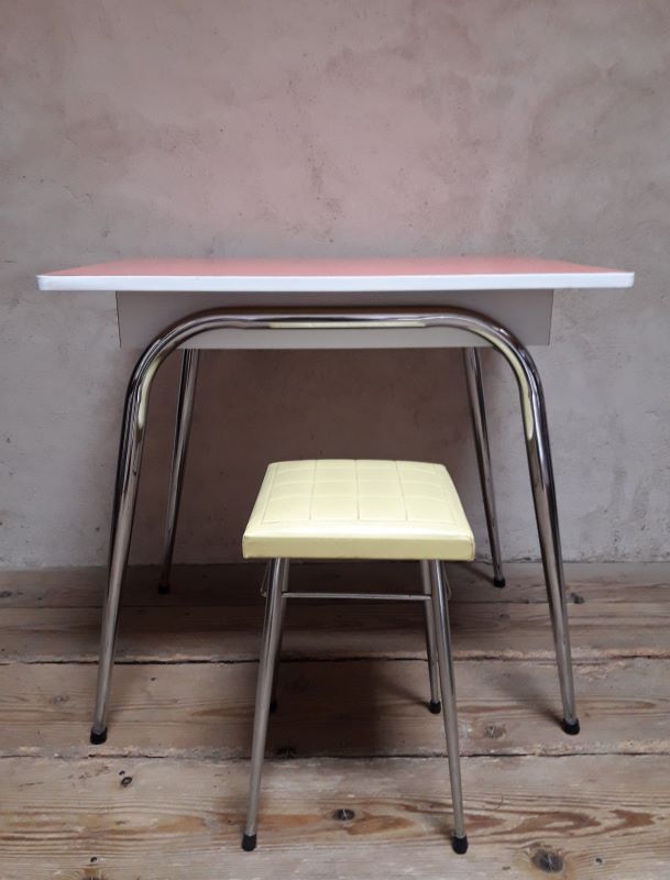 Table formica chrome