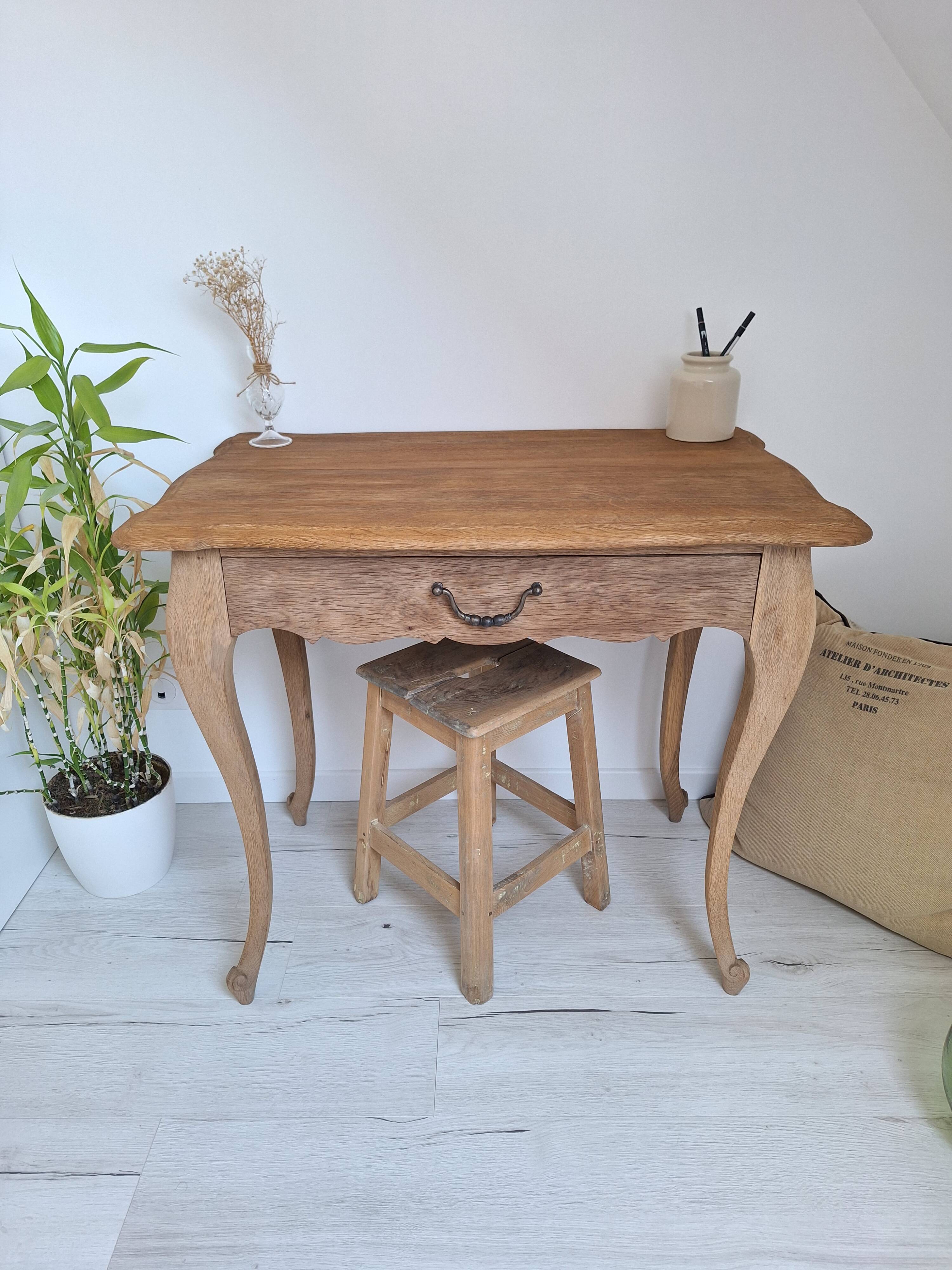 Occasional table, antique desk in solid oak in Louis XV style.
