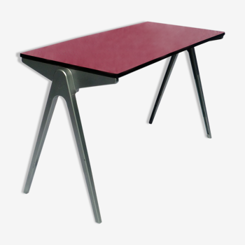 Children's desk table