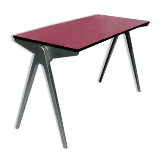 Children's desk table