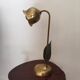 Lampe de bureau en laiton à décor floral