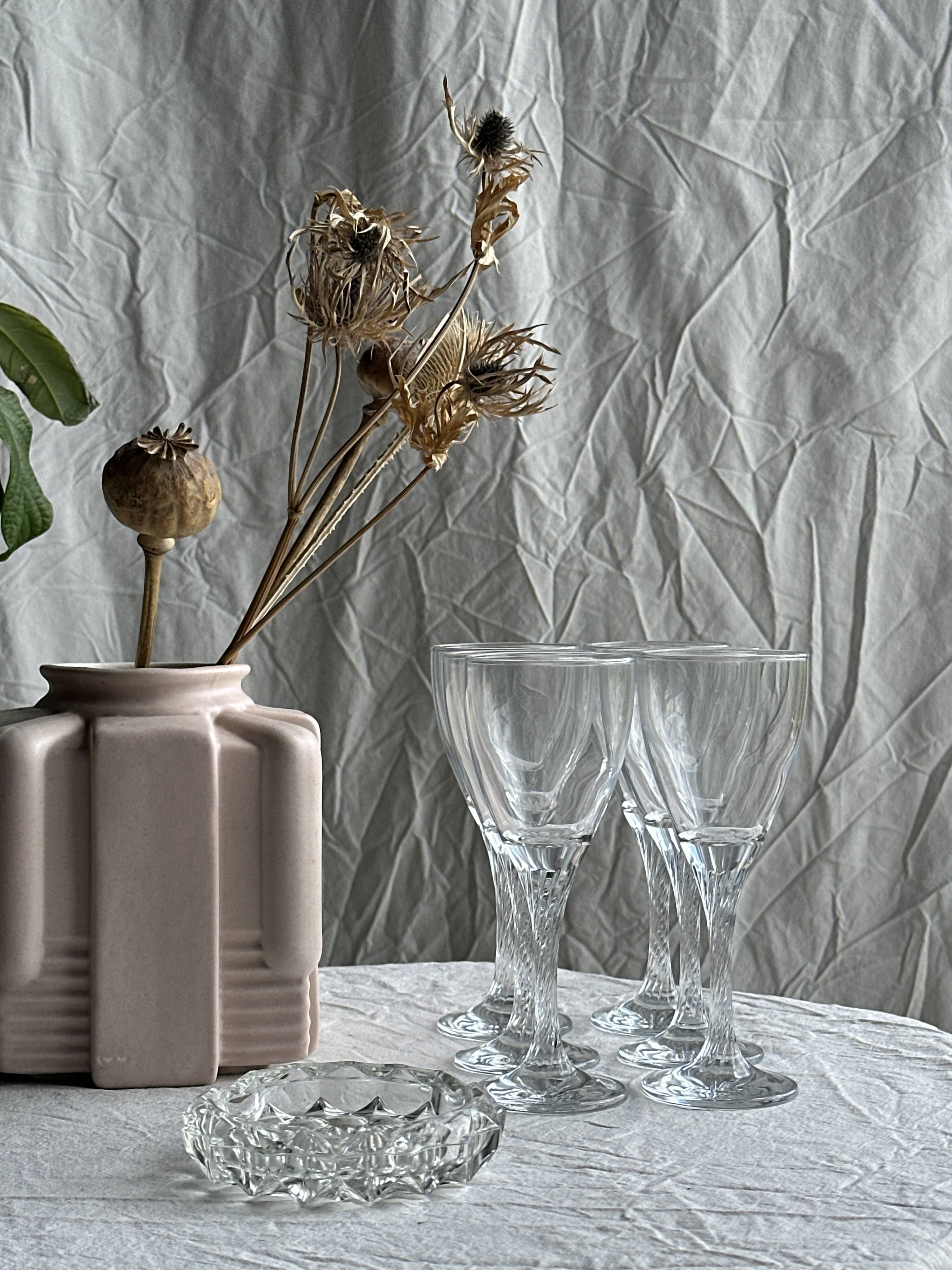 Set of 6 twisted ribbed glass wine glasses