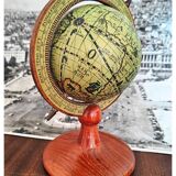 Globe terrestre en bois vintage