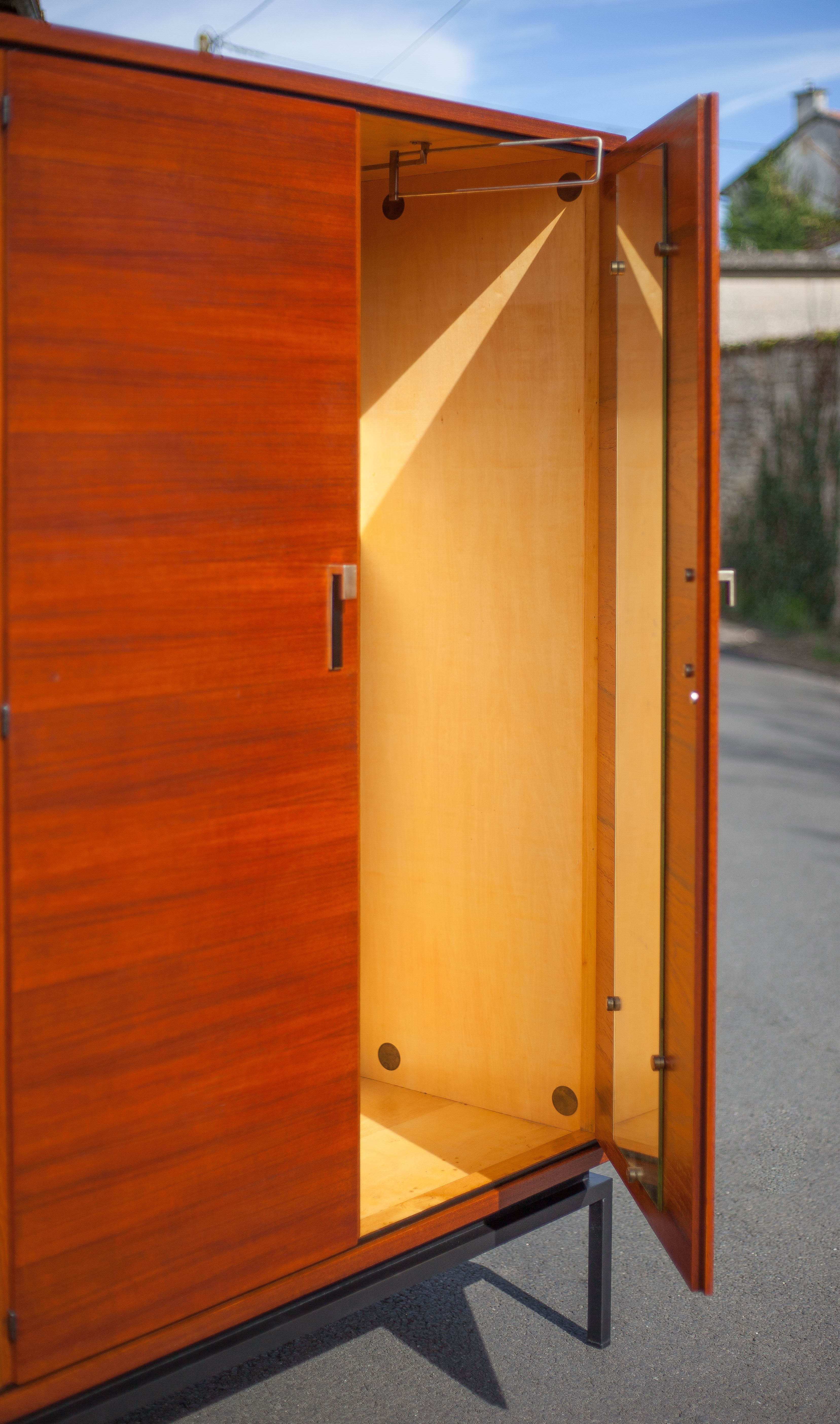 Armoire en bois 3 portes 60's
