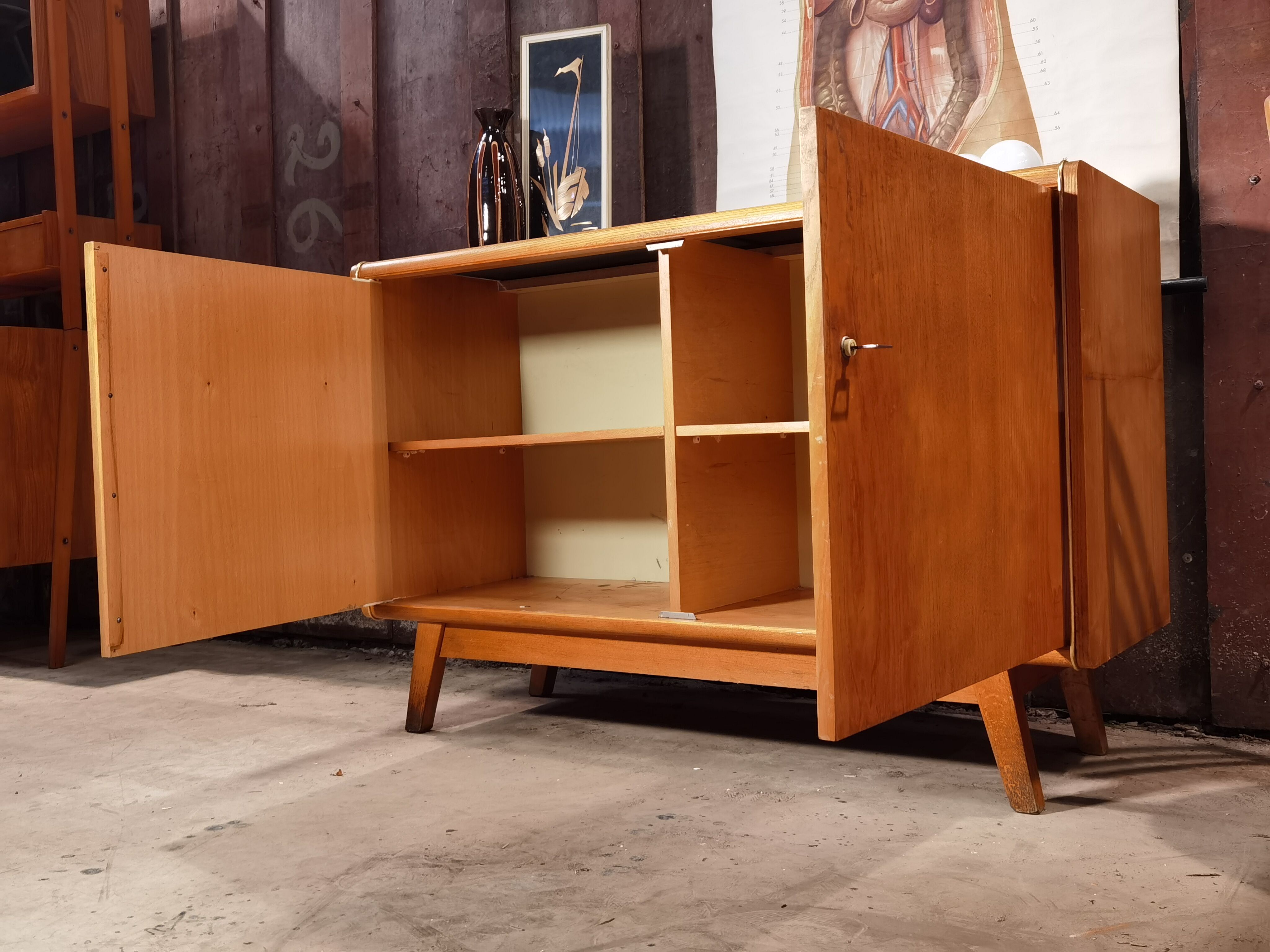 Buffet down by B. Landsman and H. Nepo-itek for Jitona Sobslav