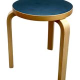 Tabouret Alvar Aalto 60 plateau en linoléum noir
