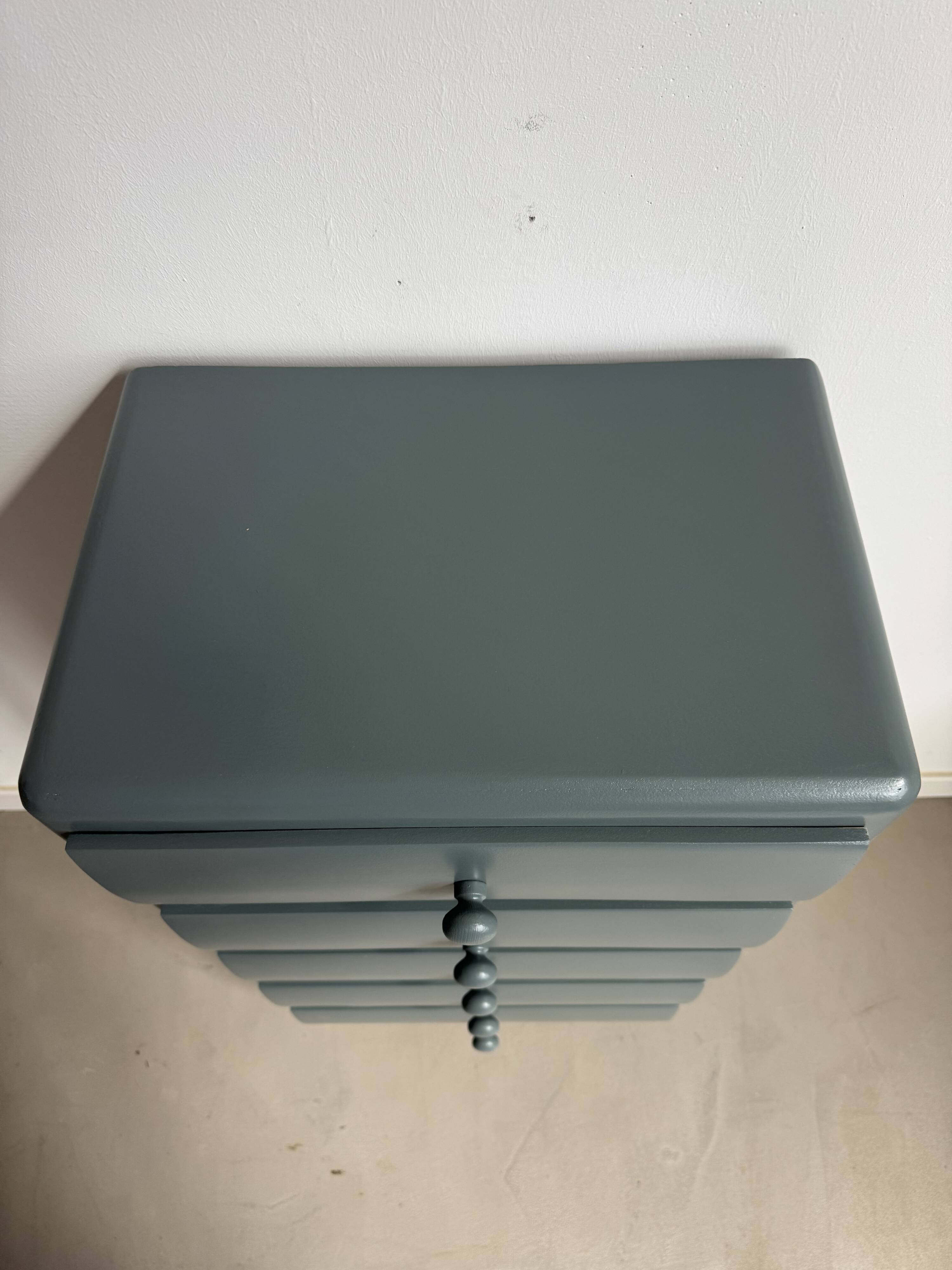 Chiffonier downpipe