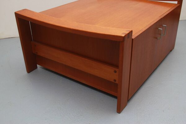 Table basse des années 1970 en chêne avec rangement