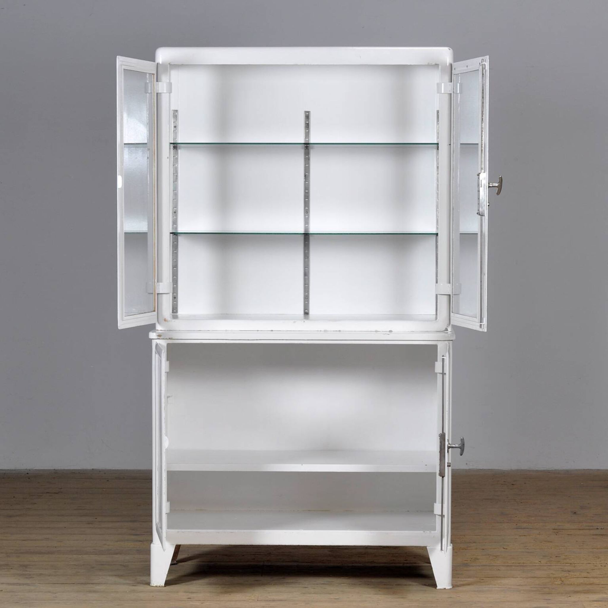 Cabinet médical en fer, années 1930