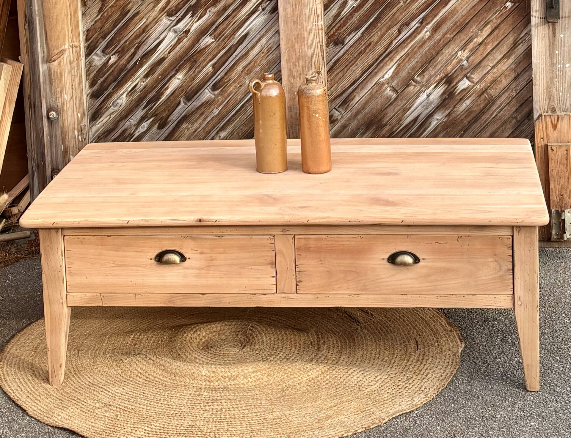 Renovated coffee table in raw solid wood - 2 through drawers