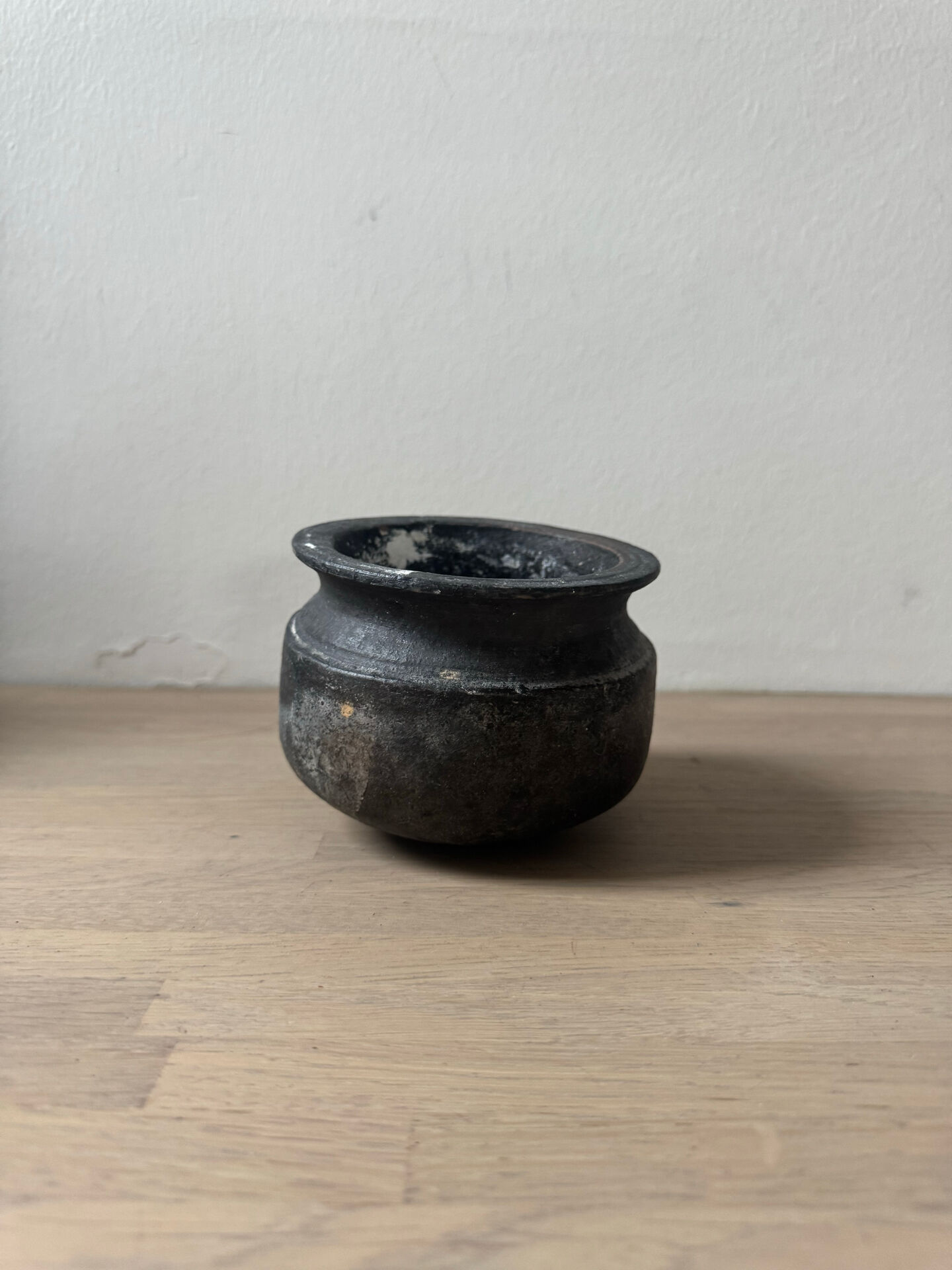 Lot of 3 ancient pots from Indonesia, black terracotta, wabi-sabi.