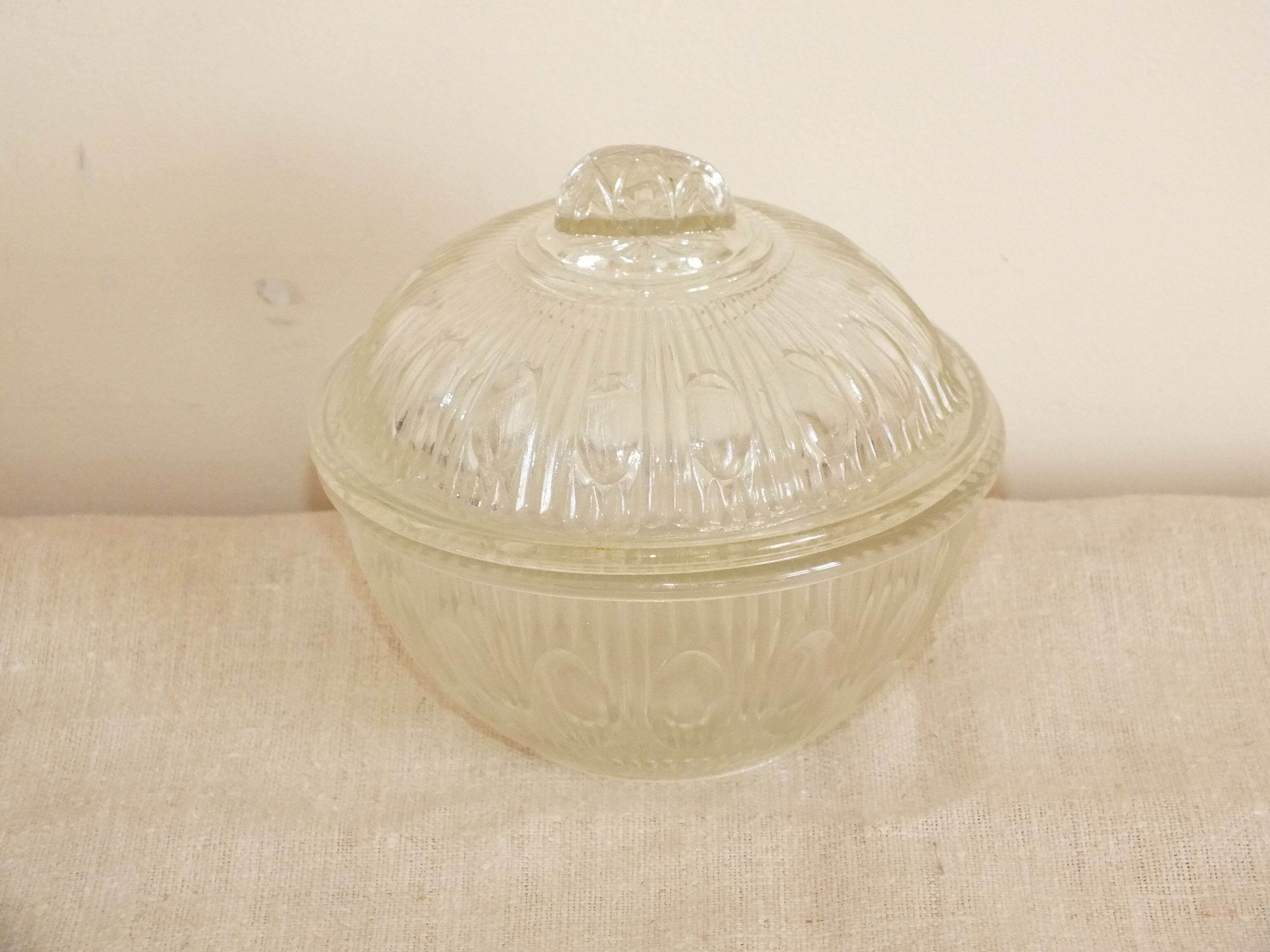 Moulded crystal sweetener