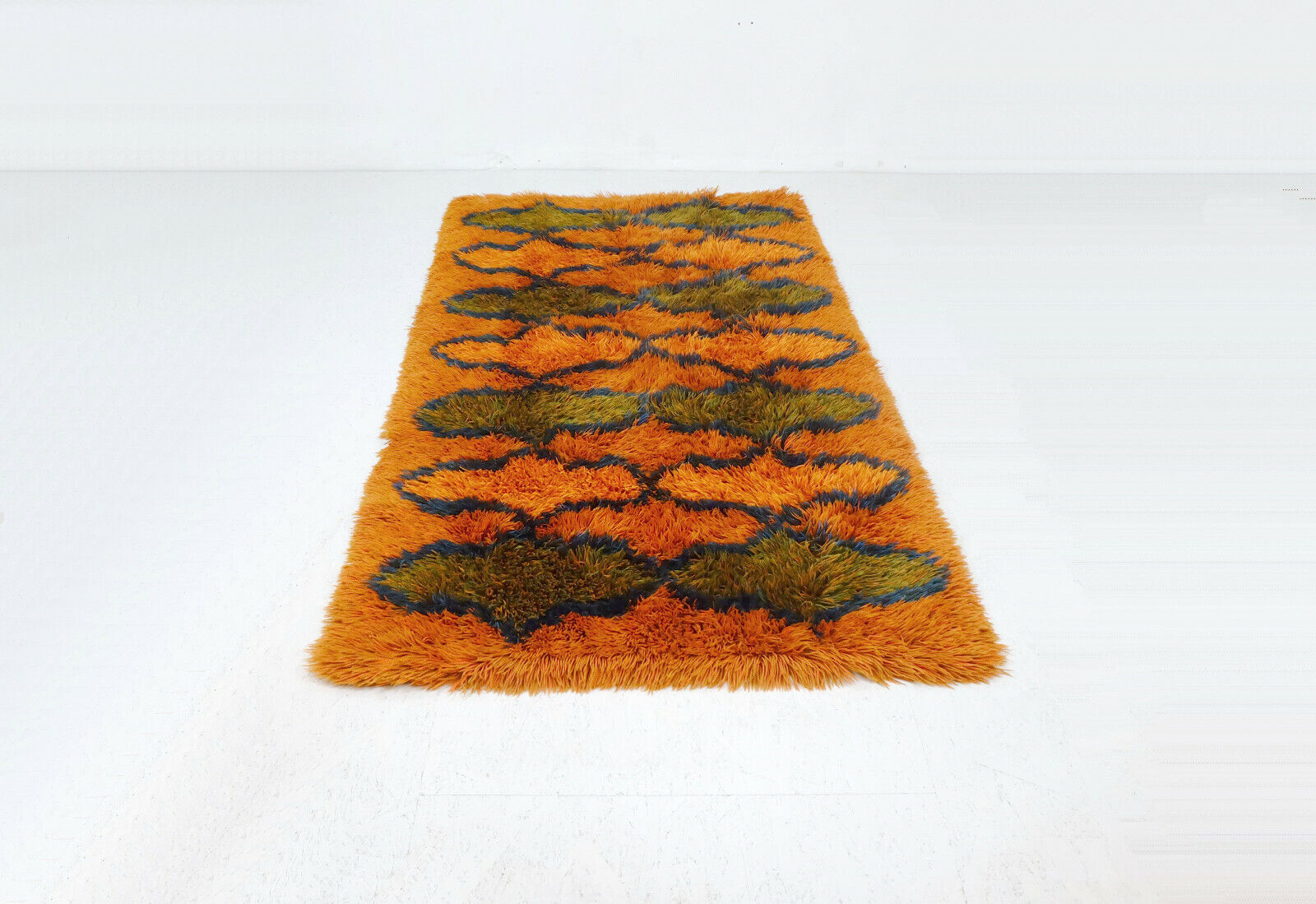 1970s vintage rug carpet psychedelic pop design