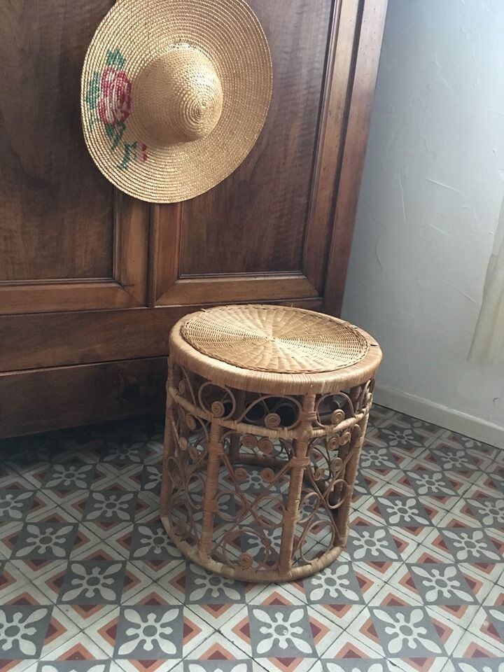 70s peacock table table