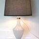 Lampe de table en verre opalin années 1950