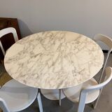 Florence Knoll round table, marble top and tulip base, circa 1960, Eero Saarinen