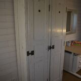 Armoire blanche en bois