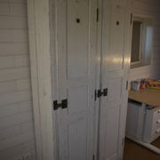 Armoire blanche en bois