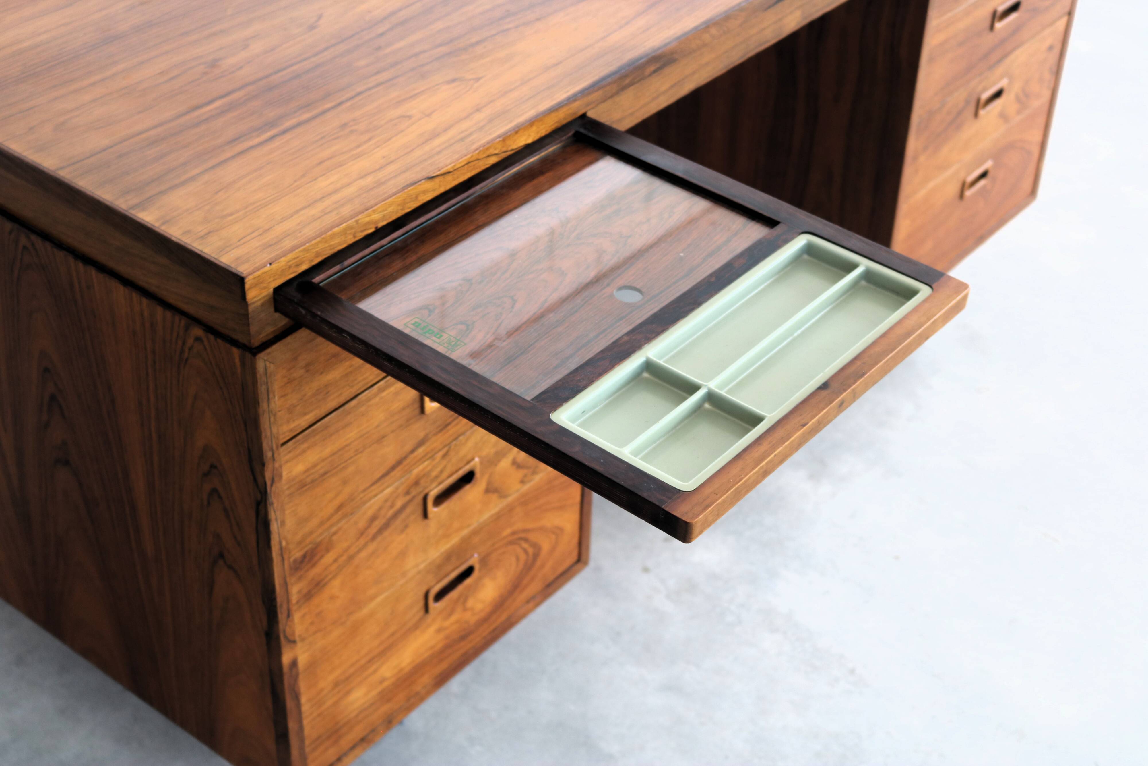 vintage desk | rosewood | Nipu | 1960s