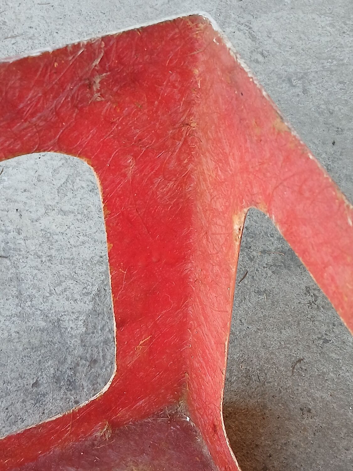 Cube side table in fibreglass