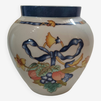Vase in porcelain Bernardaud Limoges model Borghèse
