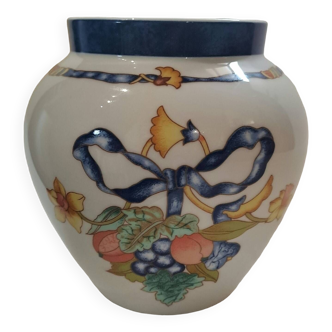 Vase in porcelain Bernardaud Limoges model Borghèse
