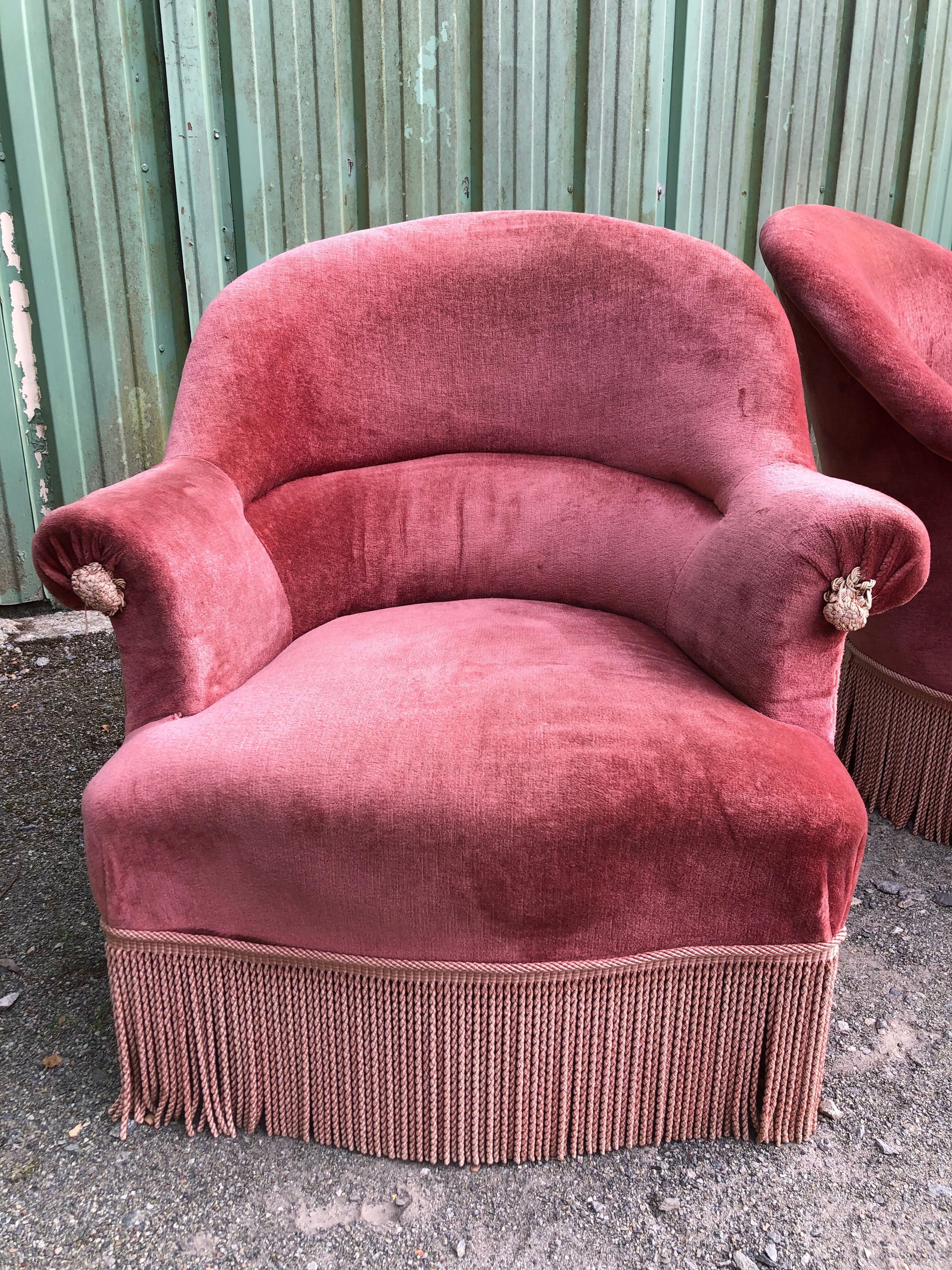 Duo de fauteuils vintage crapaud en velours saumon