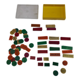 Lot de 77 jetons publicitaires de jeu en bois plusieurs marques