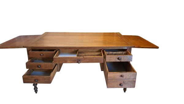 Bureau plat Louis Philippe 19e siècle en chêne doré massif