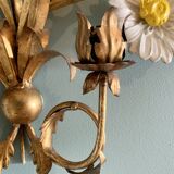 Wall lamp in gilded brass with a daisy design.