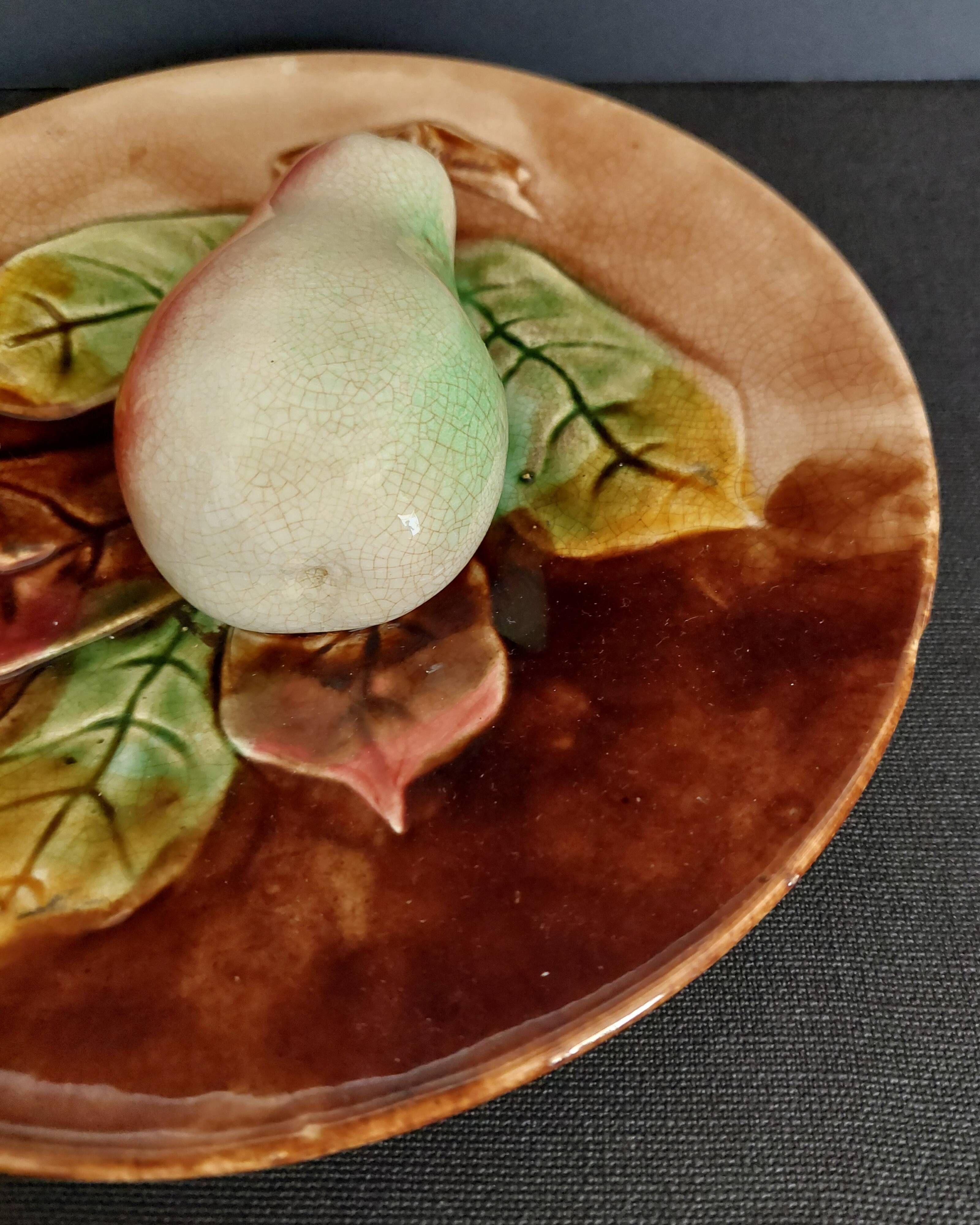 Barbotine plate pear in relief late 19th early 20th century