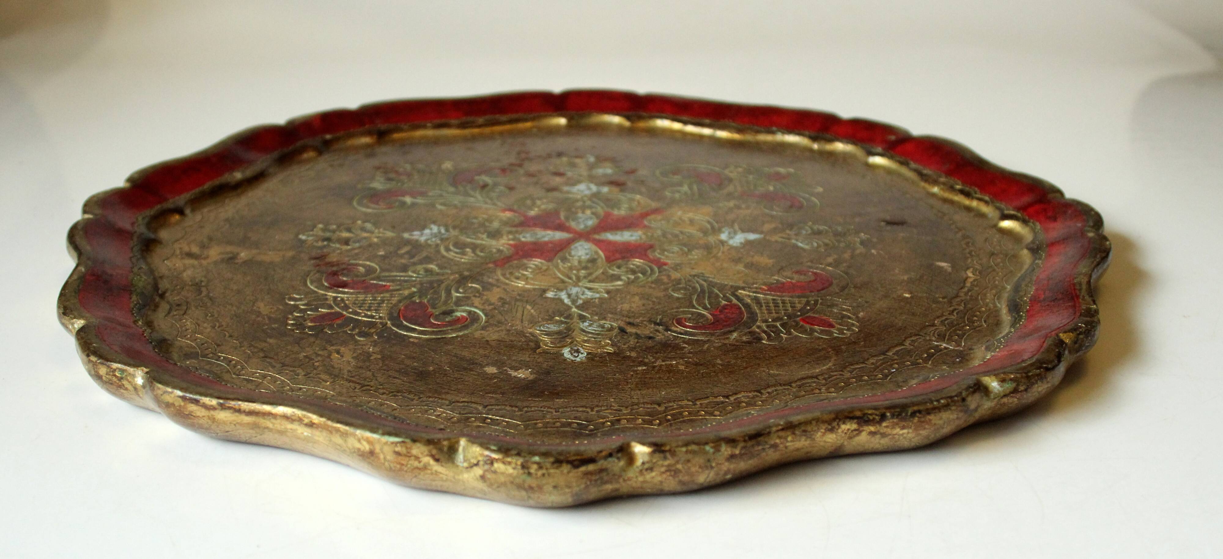 Round wooden florentine tray, vintage from the 1960s